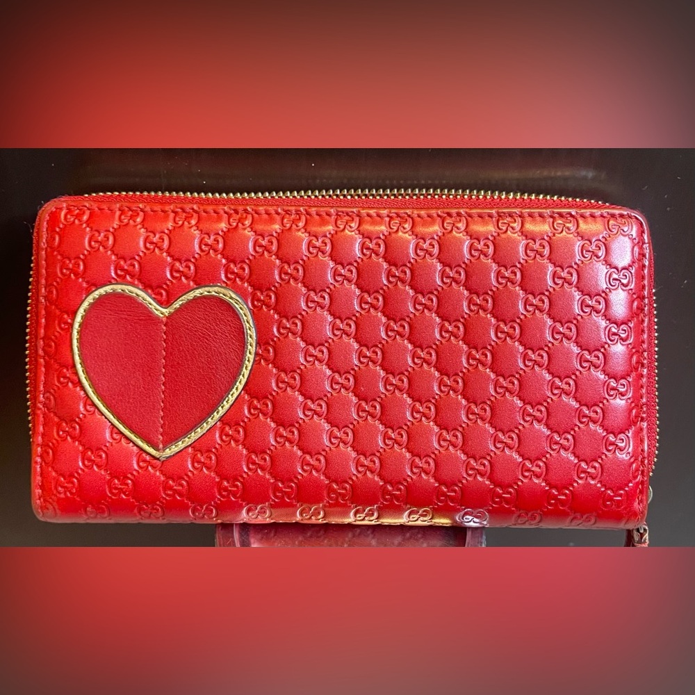 Gucci Red Heart Wallet with gold zipper Authentic